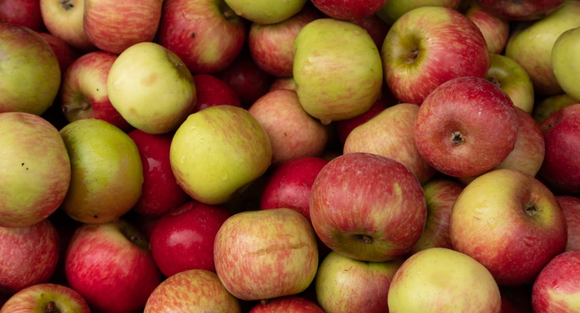  A pile of apples.