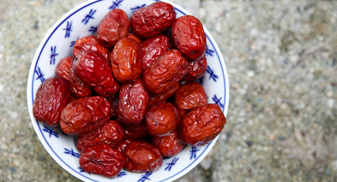 Medjool dates in a bowl. 