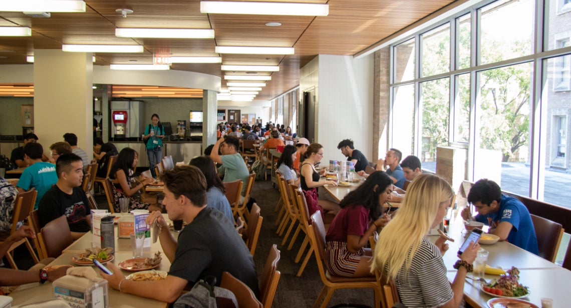 UT students eating in J2 dining hall