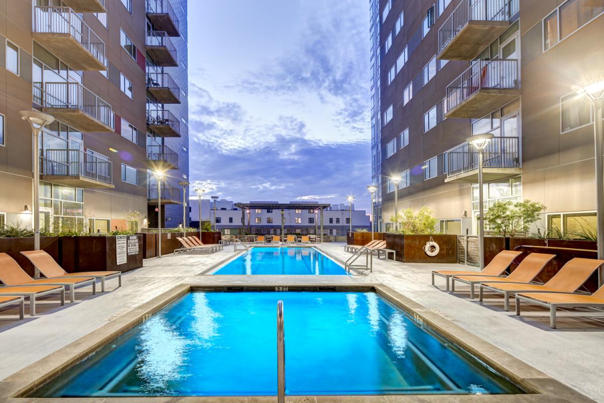 2400 Nueces Apartments - pool