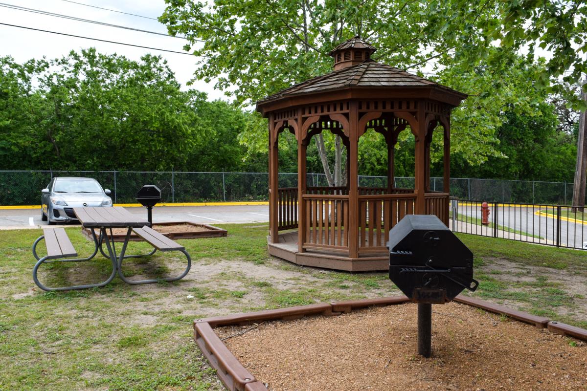 Gateway Apartments - outdoor amenities