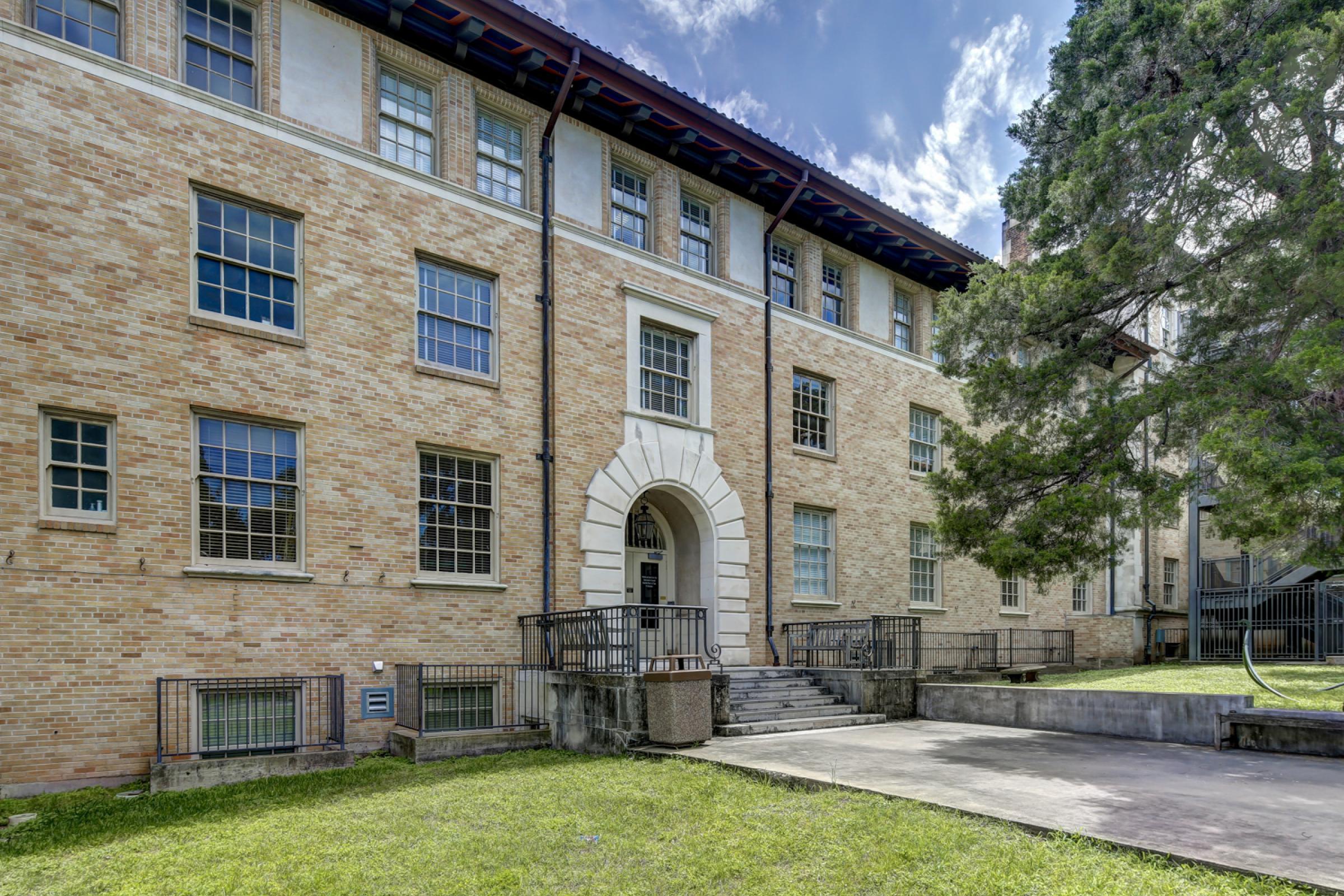 Andrews Hall University Housing and Dining