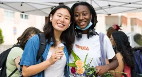 Image of two UT students 